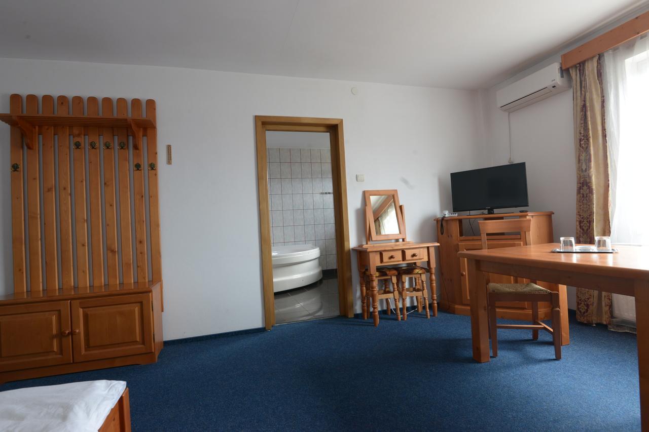 Hotel Maier Vajdahunyad Kültér fotó
